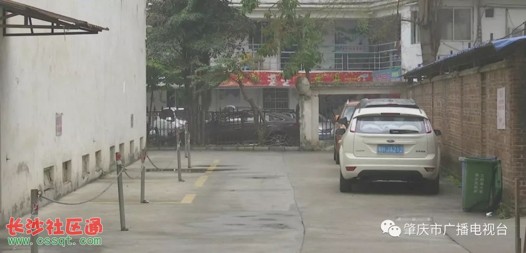 广东肇庆端州有街坊投诉路边停车位被霸占 真